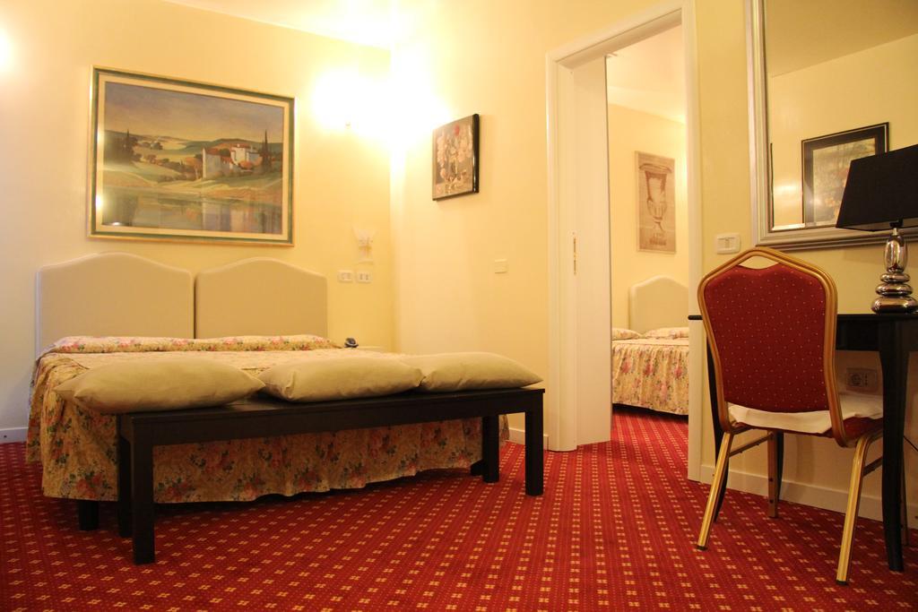 Europa Fiera Rho Hotel Værelse billede
